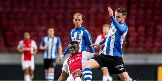 记者们在会 记者们在会